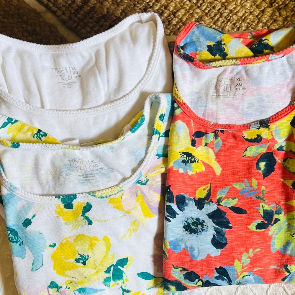 Multiple (4) Time and Tru Cotton Scoop Neck Shirts. (Coral and plain white sold)